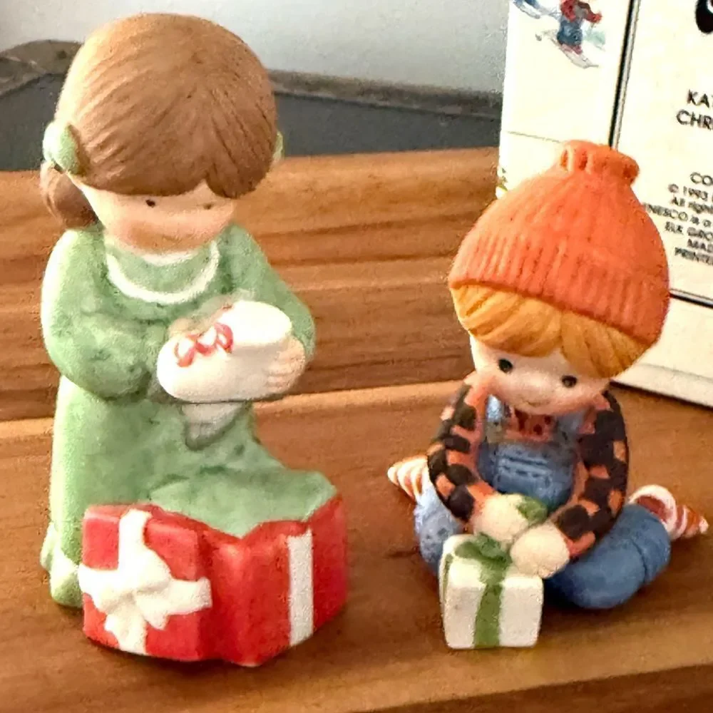 Enesco Country Cousins Katie And Scooter Christmas Morning